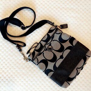 NWOT-COACH Messenger Crossbody Bag Signature Logo Canvas in Black (Sp.01-001)